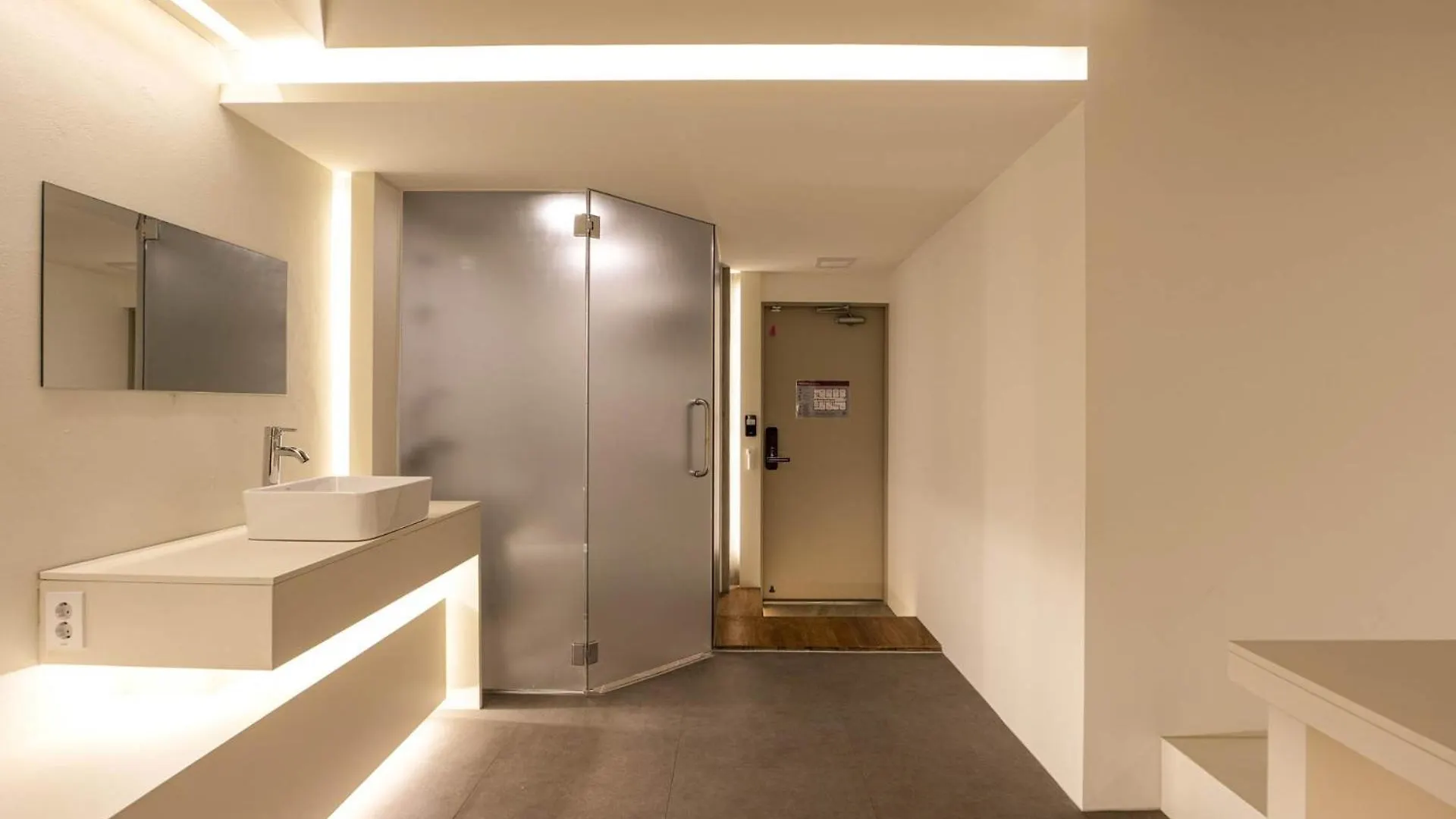 Ado Hotel Seoul 0*,  South Korea