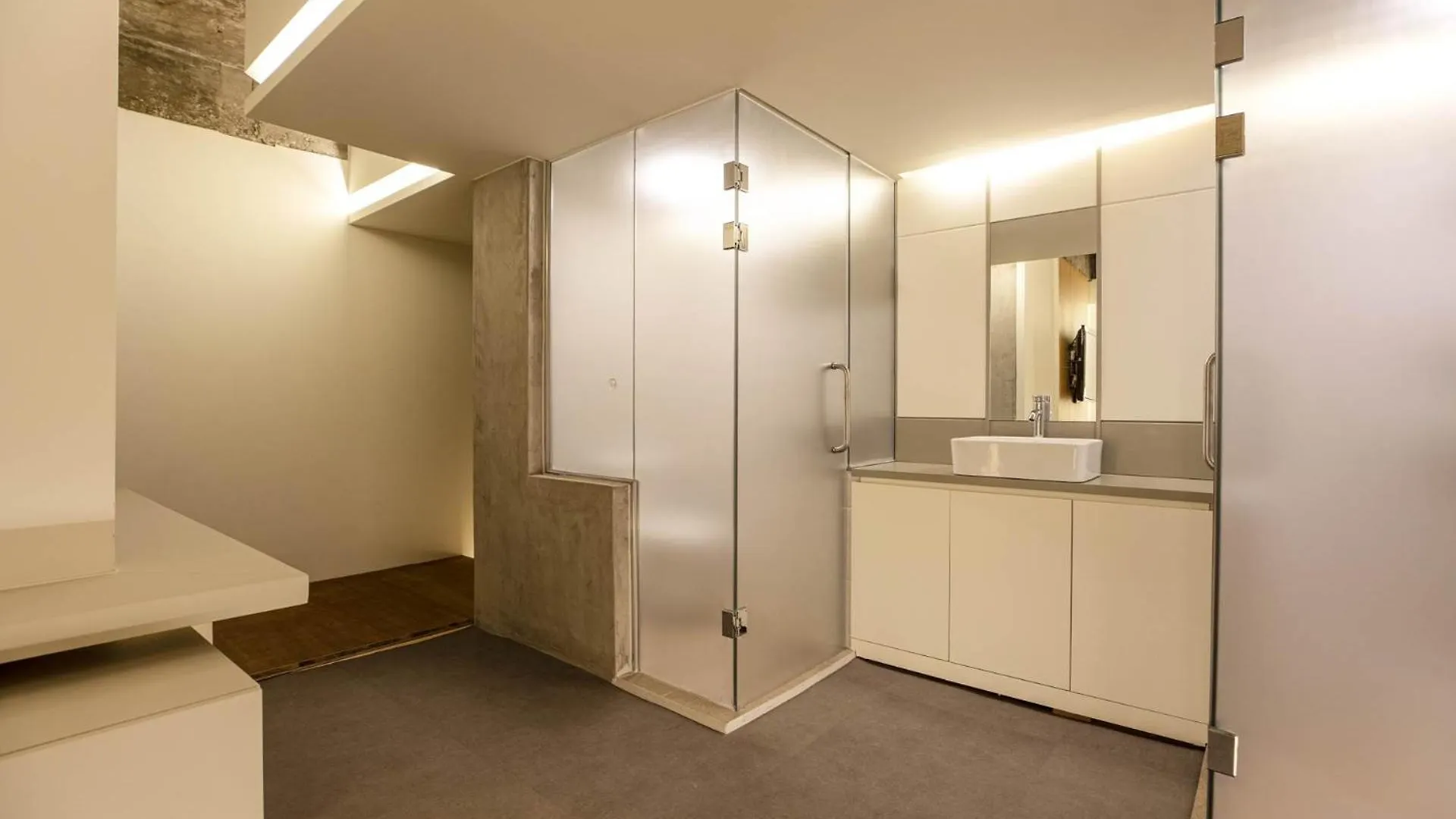 Ado Hotel Seoul