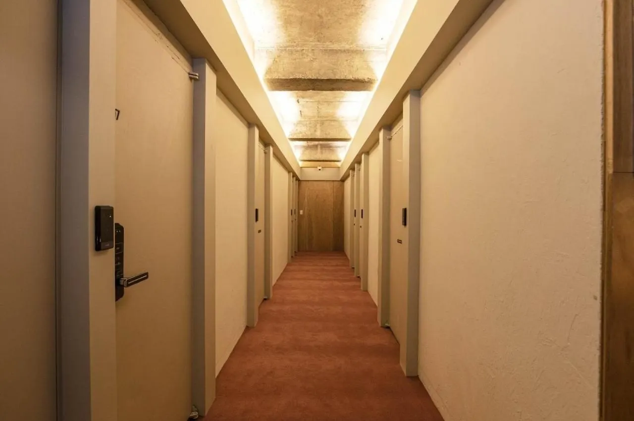 Ado Hotel Seoul 0*,